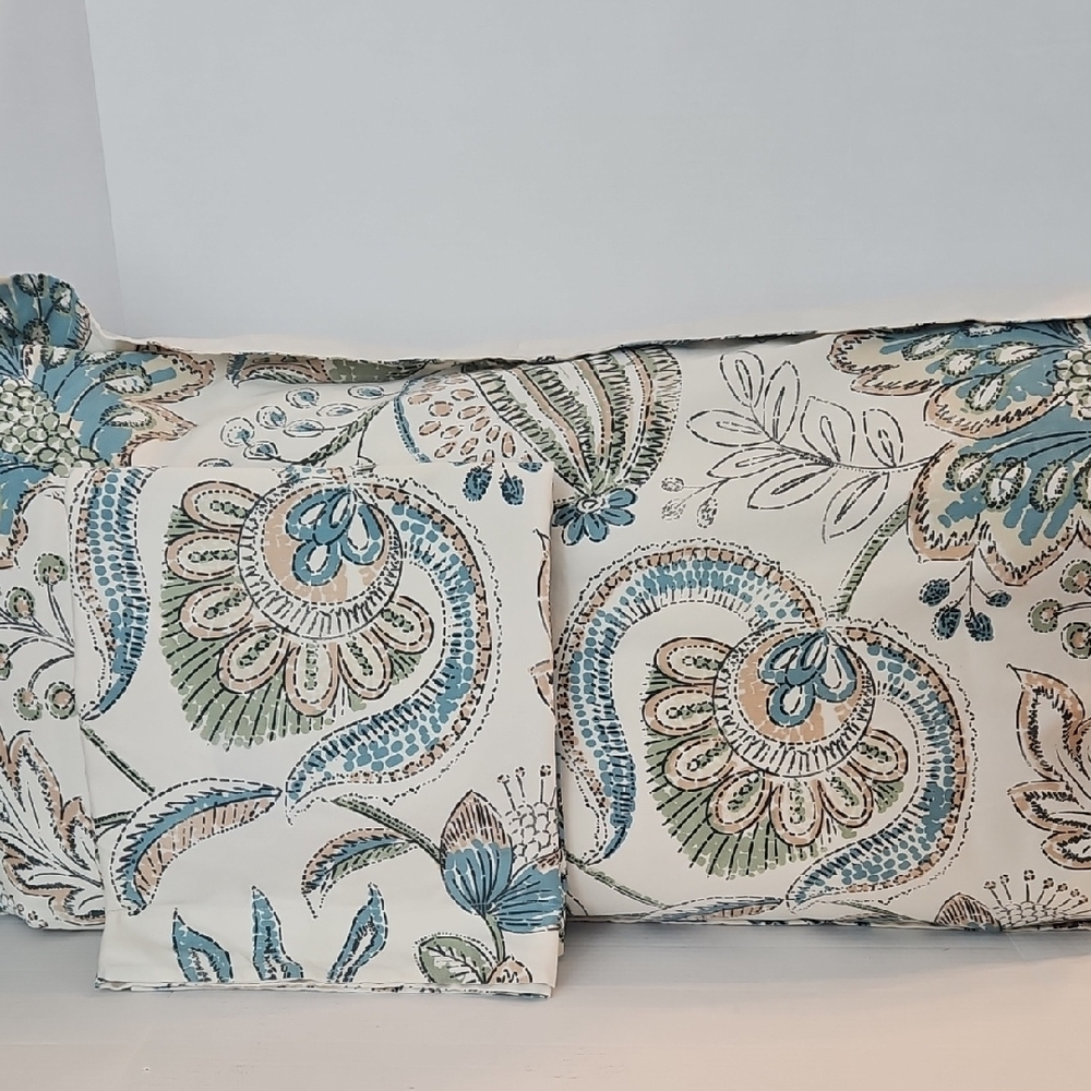 Noble Excellence Cream Mid-Century Modern Paisley Floral King Pillow Shams